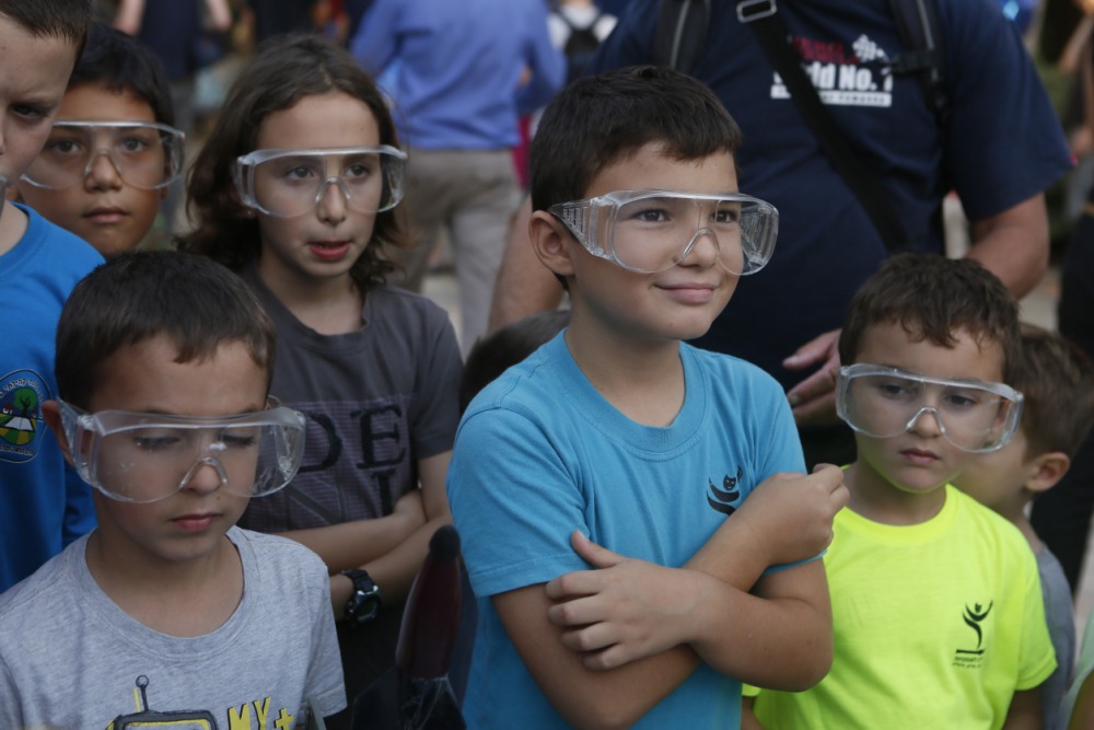 מדענים צעירים וסקרנים בפעילויות הרשות לקהילה ולנוער